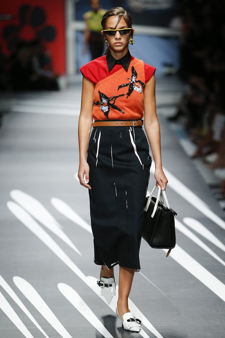 PRADA(普拉达)2025米兰时装周时装秀