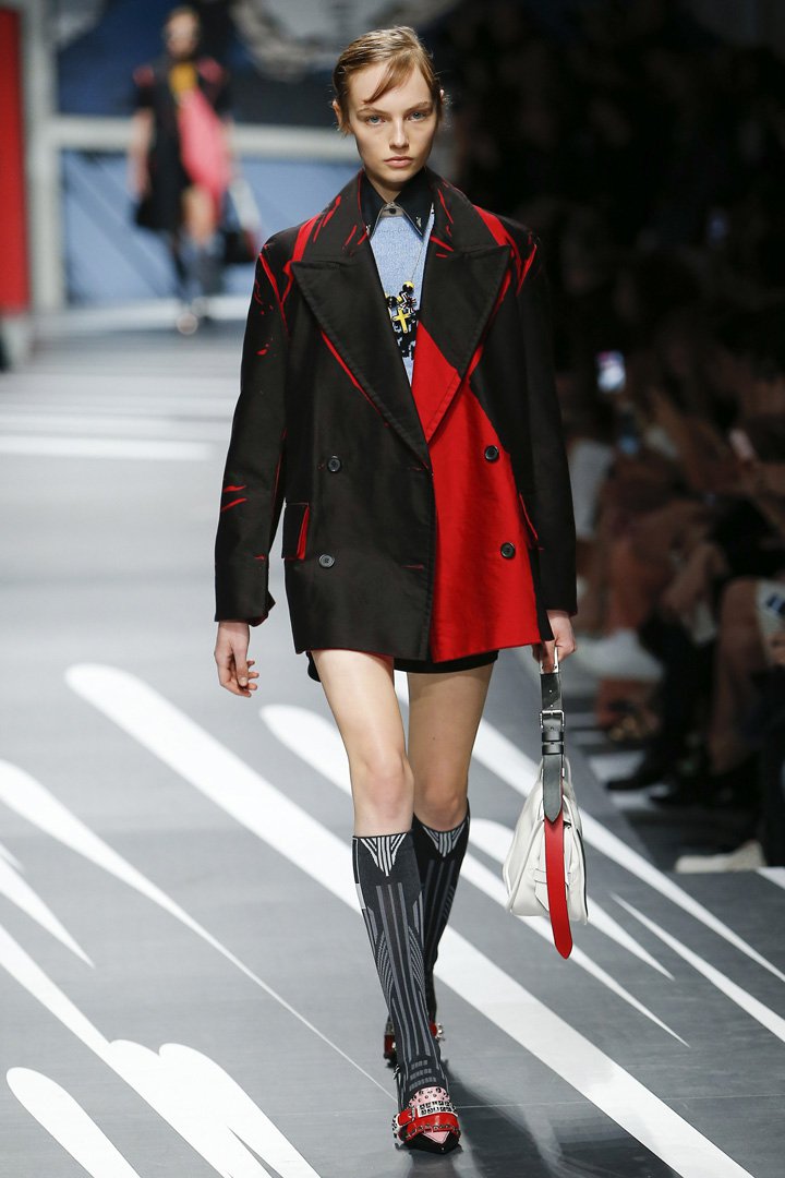 PRADA(普拉达)2025米兰时装周时装秀