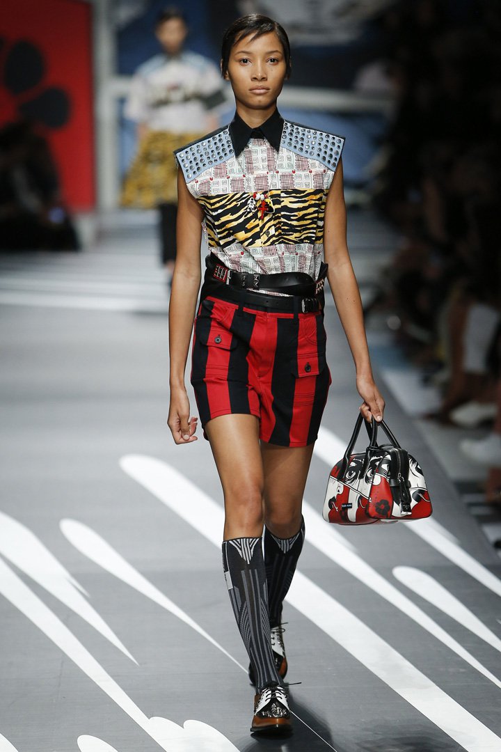 PRADA(普拉达)2025米兰时装周时装秀