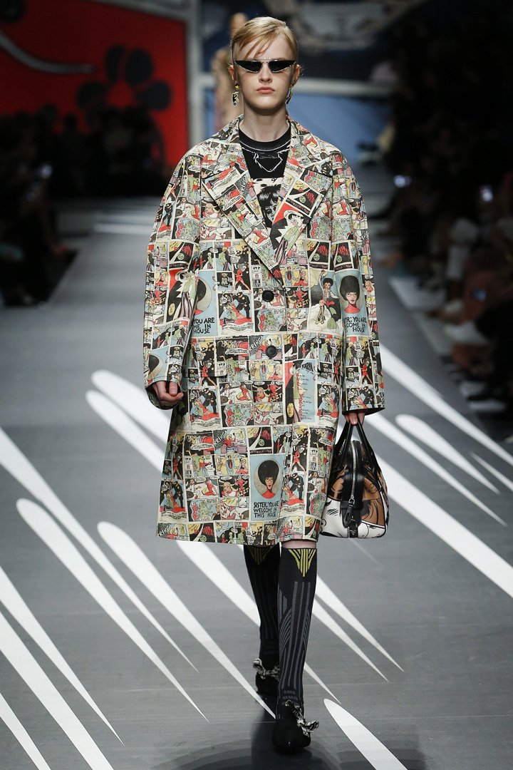 PRADA(普拉达)2025米兰时装周时装秀