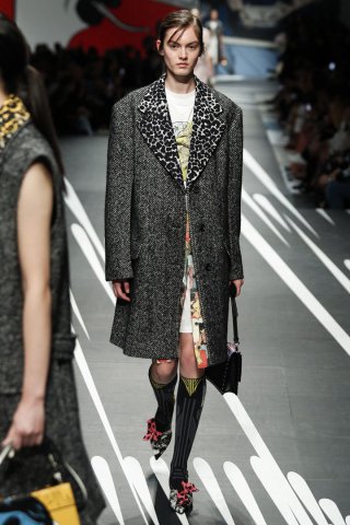 PRADA（普拉达）2025米兰时装周时装秀