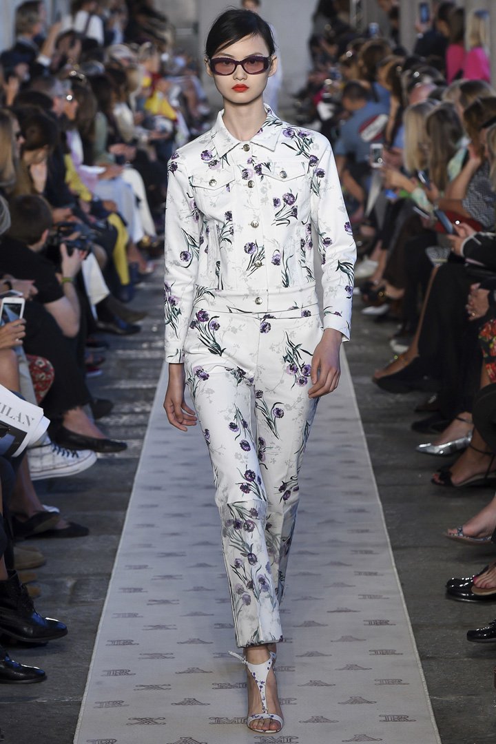 Max Mara（麦丝玛拉）2025米兰时装周时装秀