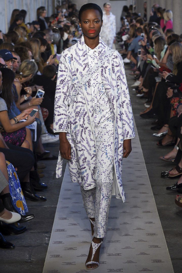 Max Mara（麦丝玛拉）2025米兰时装周时装秀