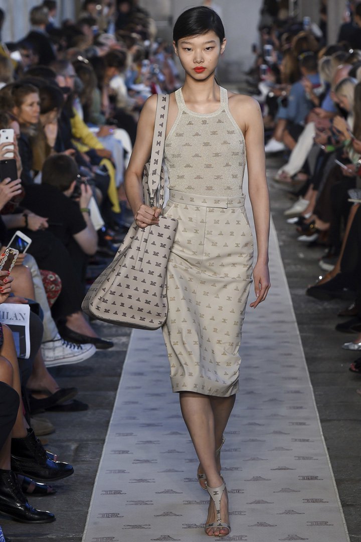 Max Mara（麦丝玛拉）2025米兰时装周时装秀