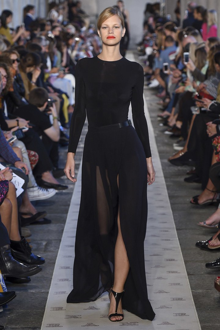 Max Mara（麦丝玛拉）2025米兰时装周时装秀