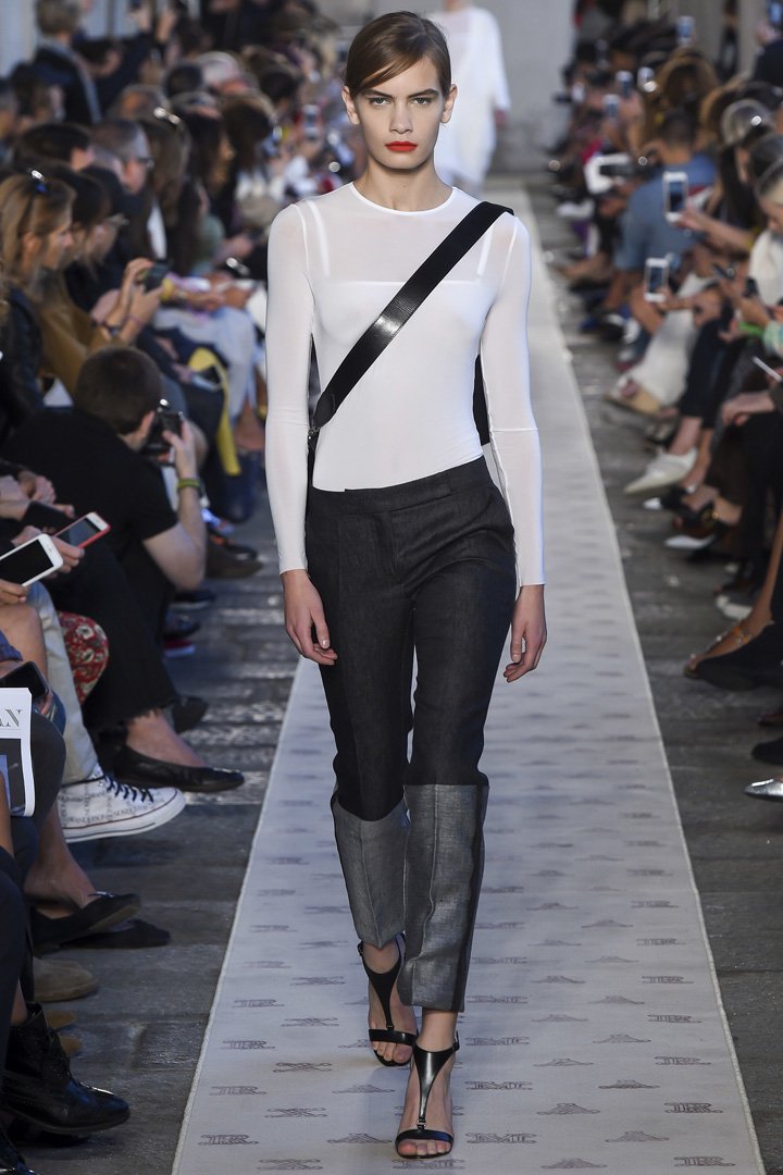 Max Mara（麦丝玛拉）2025米兰时装周时装秀