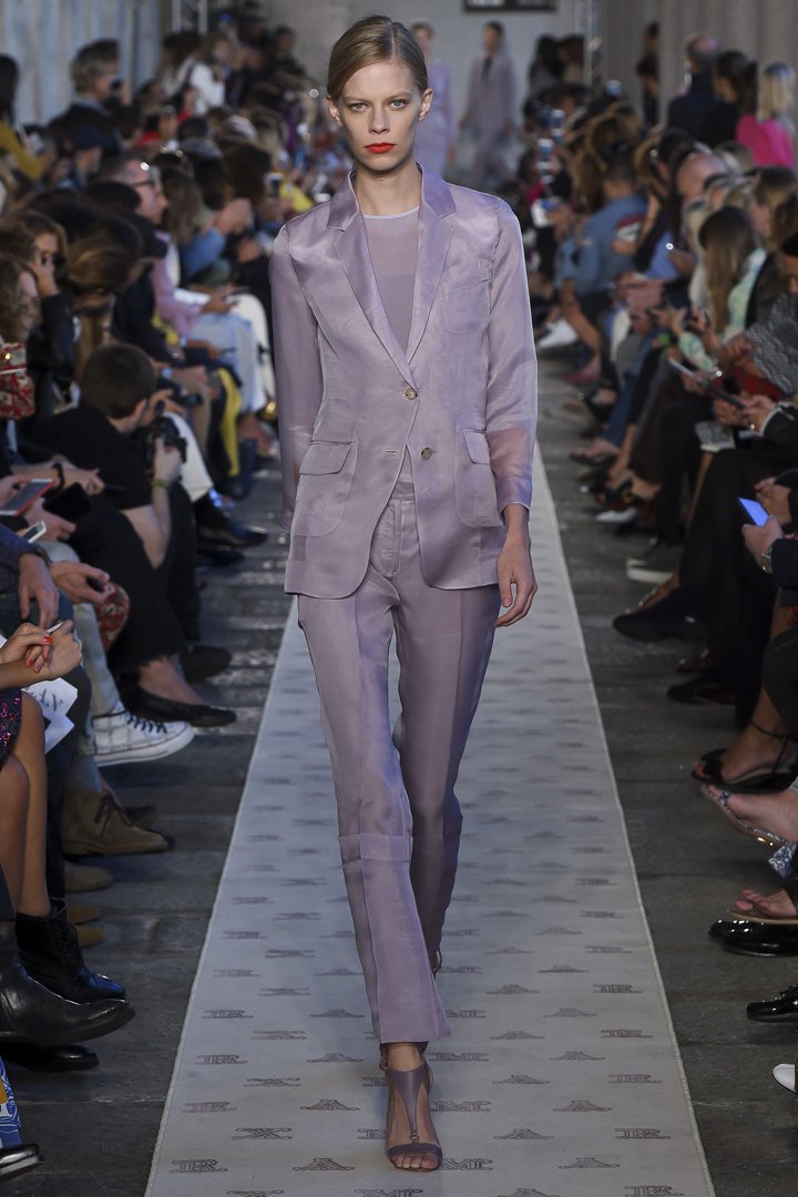 Max Mara（麦丝玛拉）2025米兰时装周时装秀