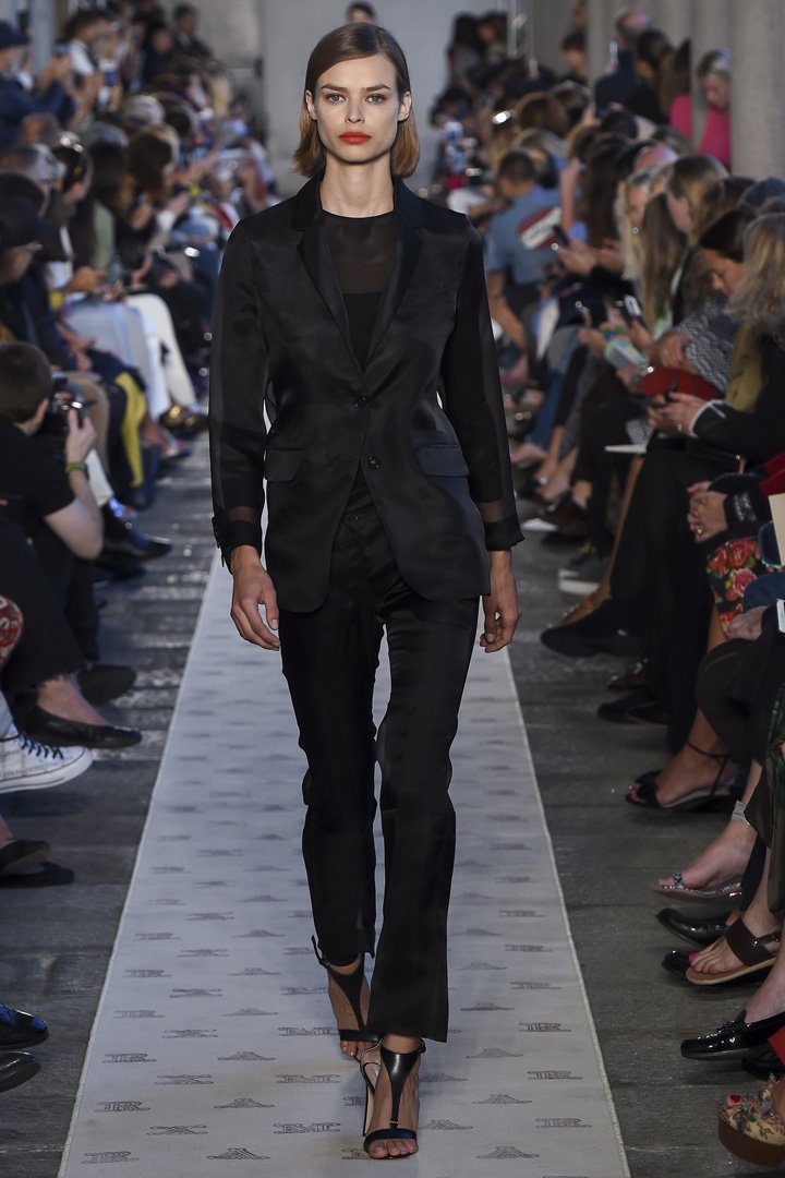 Max Mara（麦丝玛拉）2025米兰时装周时装秀