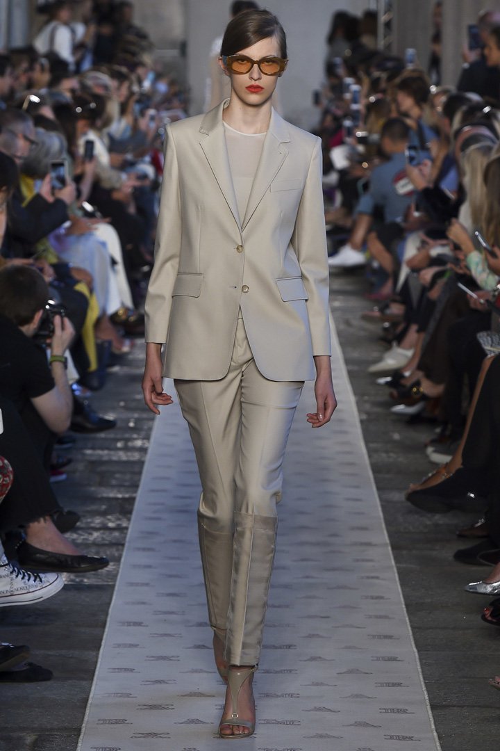 Max Mara（麦丝玛拉）2025米兰时装周时装秀