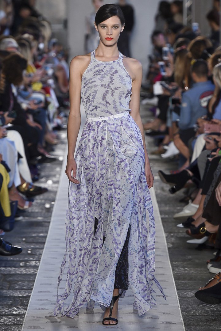 Max Mara（麦丝玛拉）2025米兰时装周时装秀