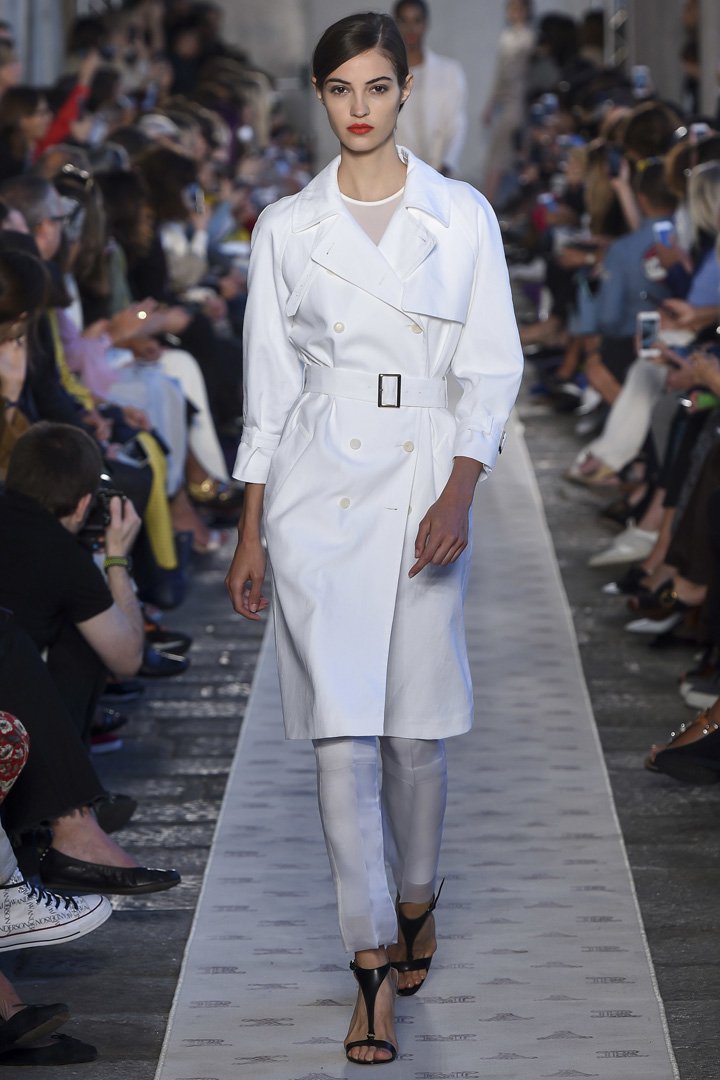 Max Mara（麦丝玛拉）2025米兰时装周时装秀