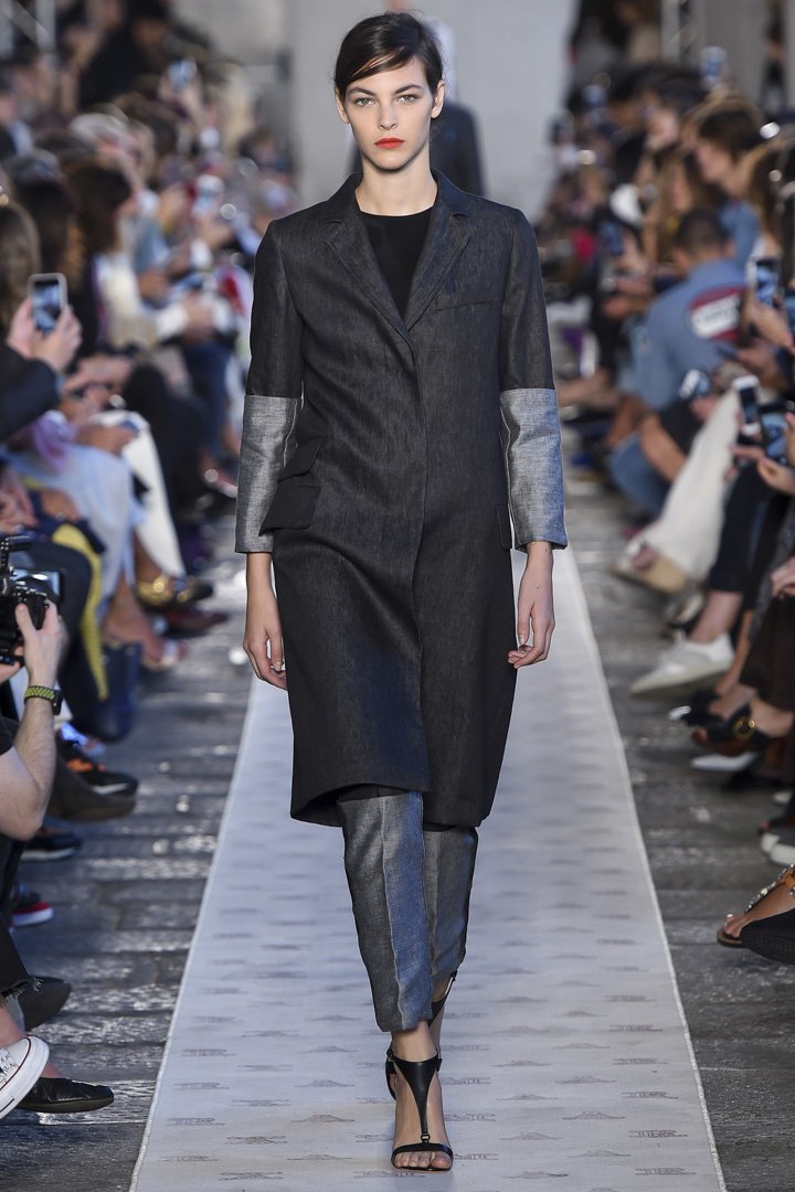 Max Mara（麦丝玛拉）2025米兰时装周时装秀