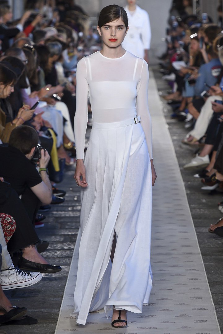 Max Mara（麦丝玛拉）2025米兰时装周时装秀