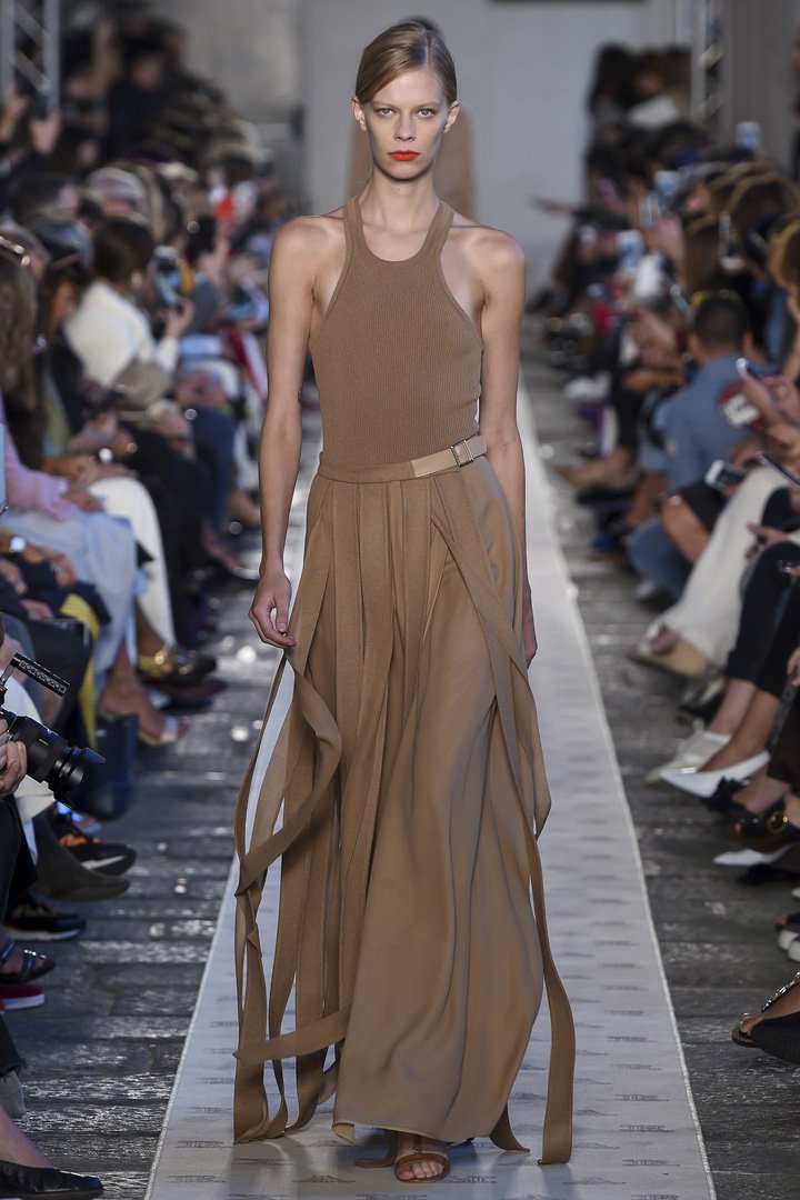 Max Mara（麦丝玛拉）2025米兰时装周时装秀