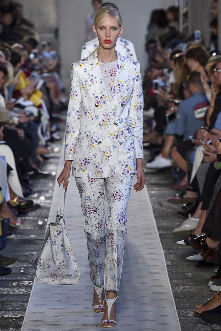 Max Mara（麦丝玛拉）2025米兰时装周时装秀