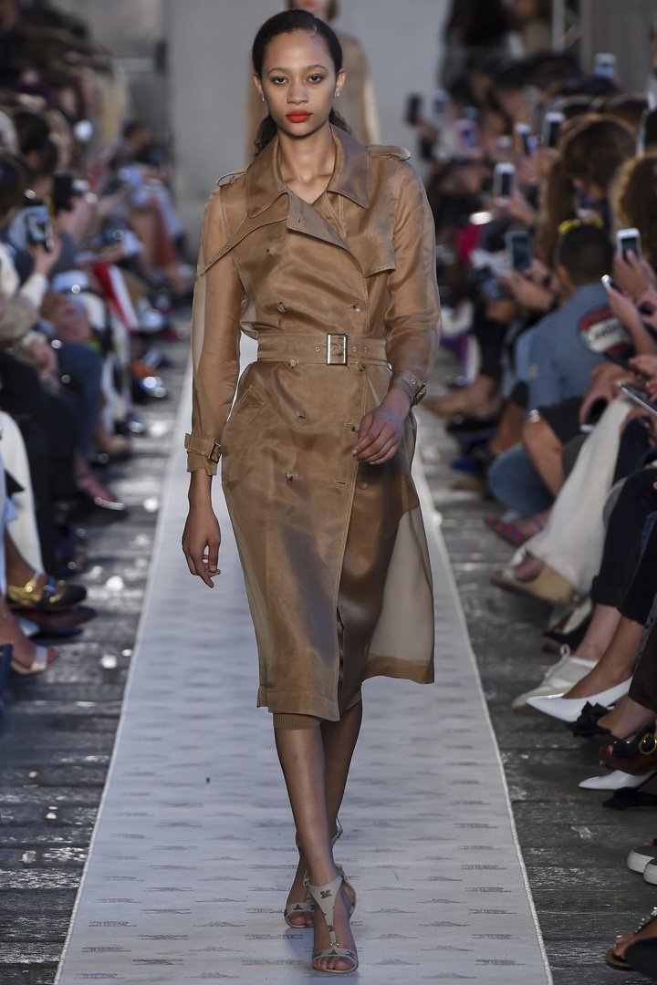 Max Mara（麦丝玛拉）2025米兰时装周时装秀