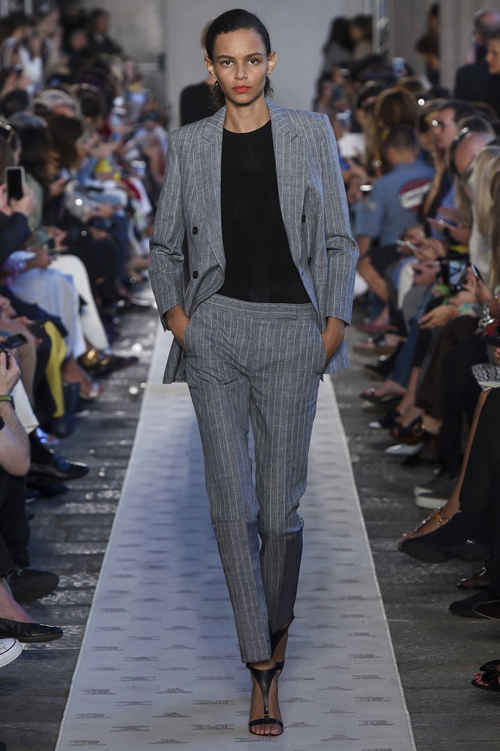 Max Mara（麦丝玛拉）2025米兰时装周时装秀