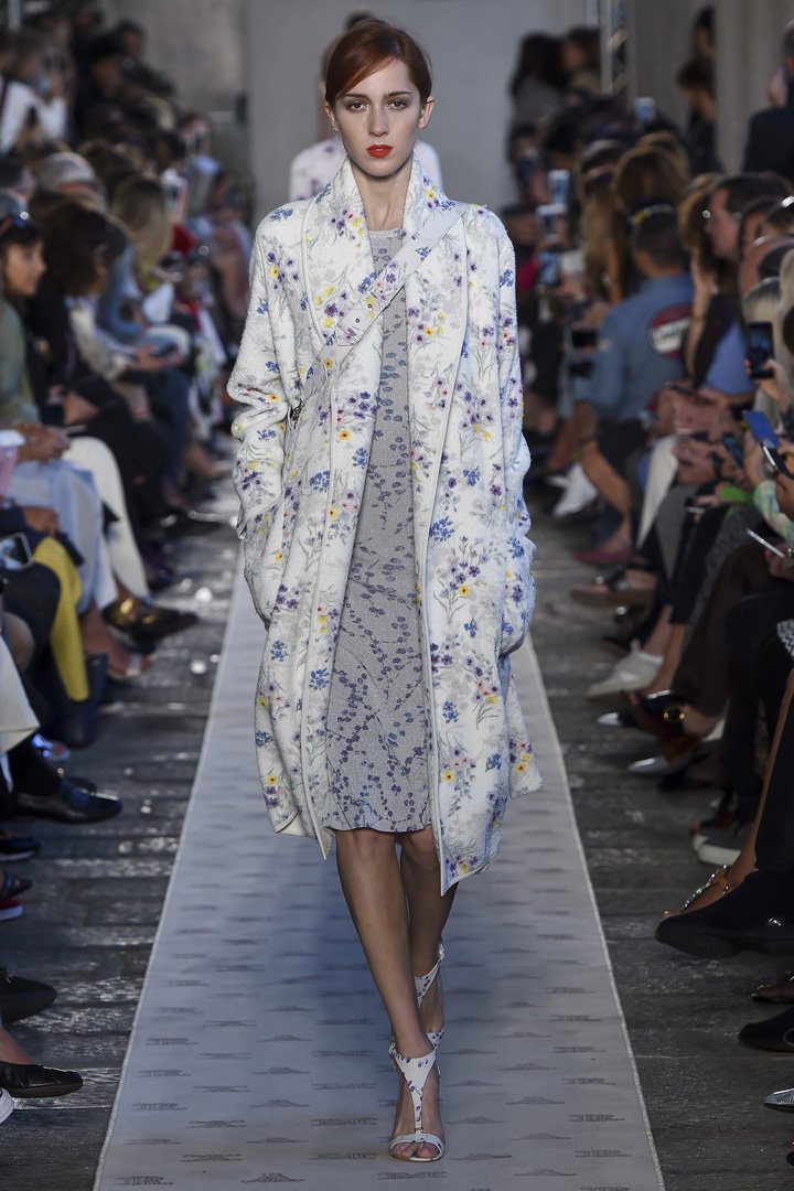 Max Mara（麦丝玛拉）2025米兰时装周时装秀