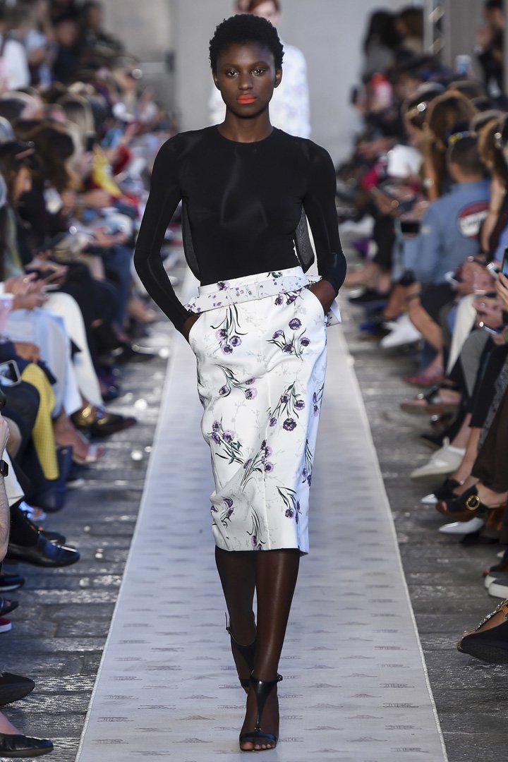 Max Mara（麦丝玛拉）2025米兰时装周时装秀