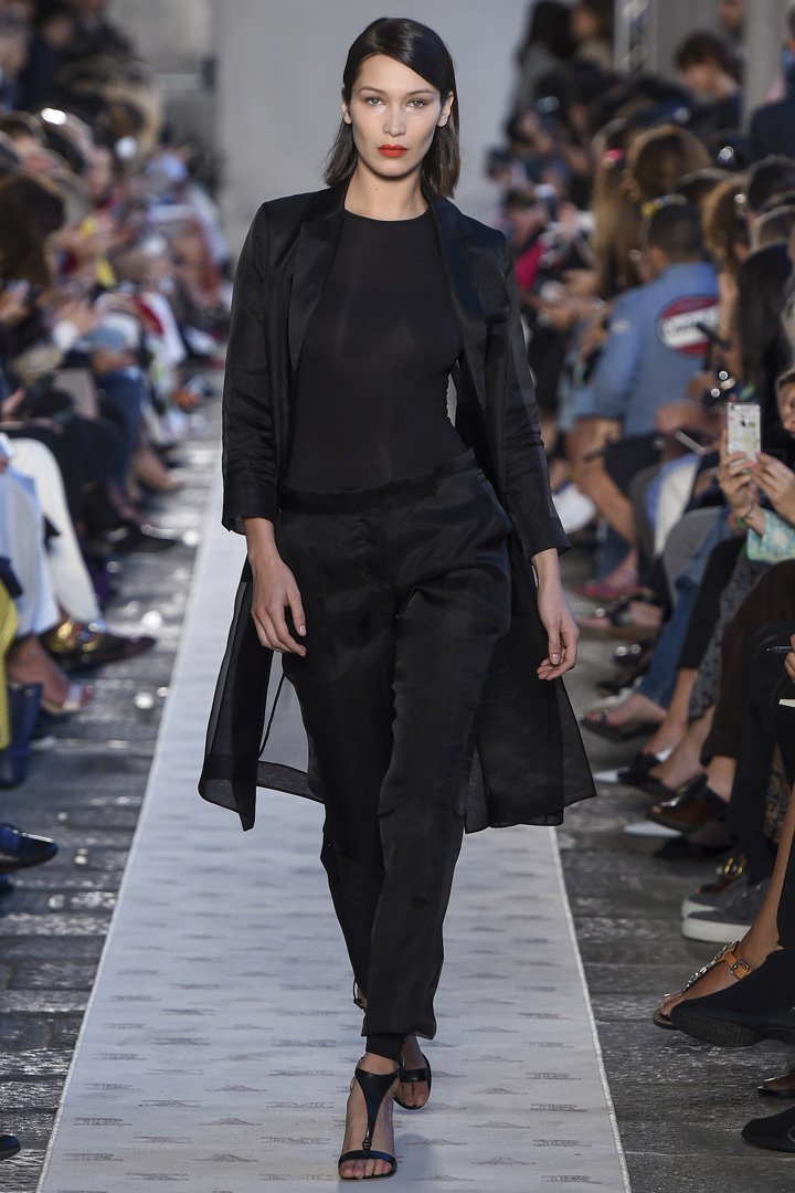 Max Mara（麦丝玛拉）2025米兰时装周时装秀