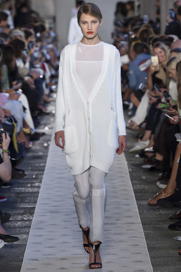 Max Mara（麦丝玛拉）2025米兰时装周时装秀