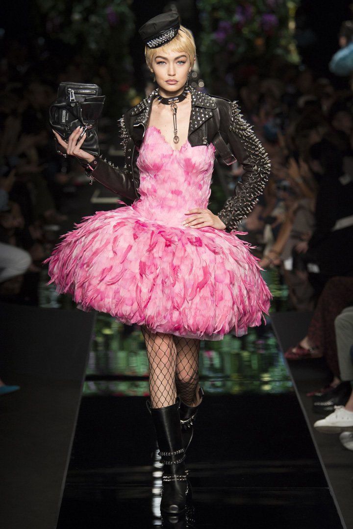 Moschino（莫斯其诺）2025米兰时装周时装秀