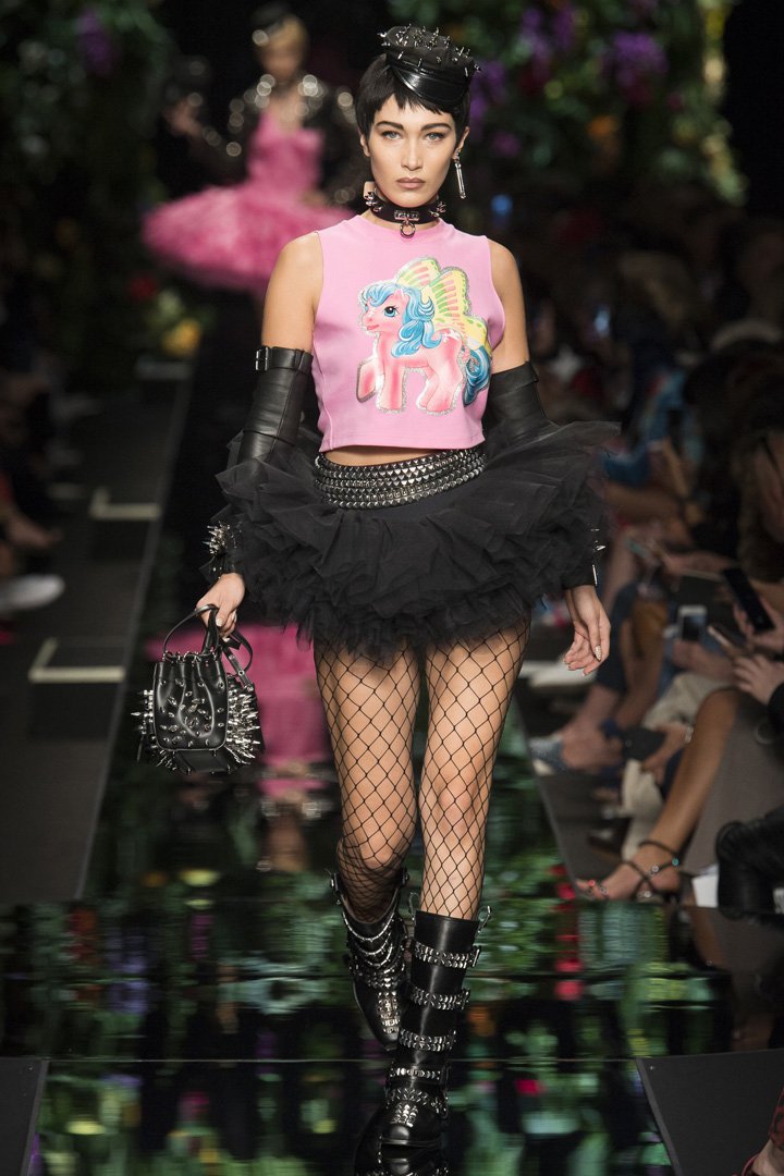 Moschino（莫斯其诺）2025米兰时装周时装秀