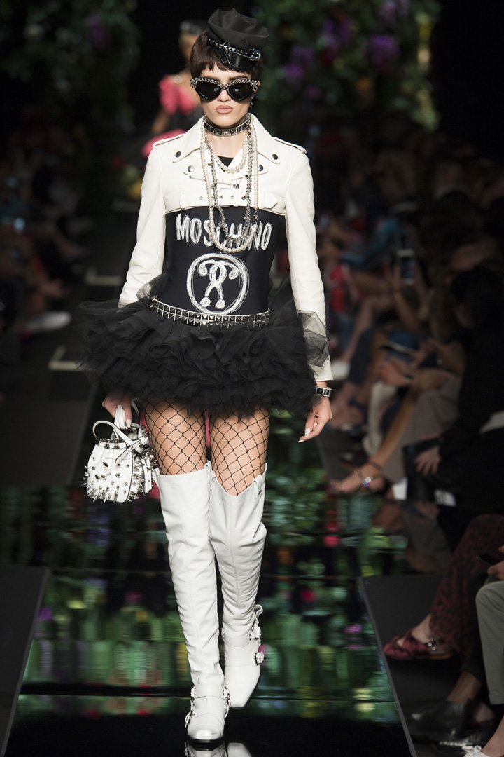 Moschino（莫斯其诺）2025米兰时装周时装秀