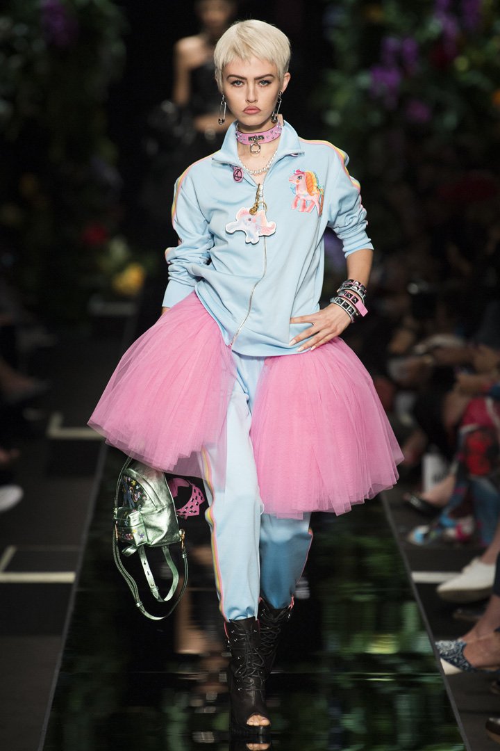 Moschino（莫斯其诺）2025米兰时装周时装秀