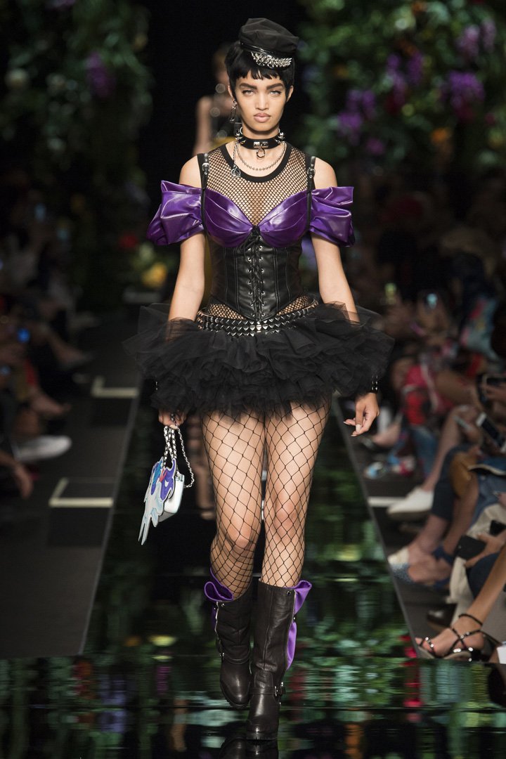 Moschino（莫斯其诺）2025米兰时装周时装秀
