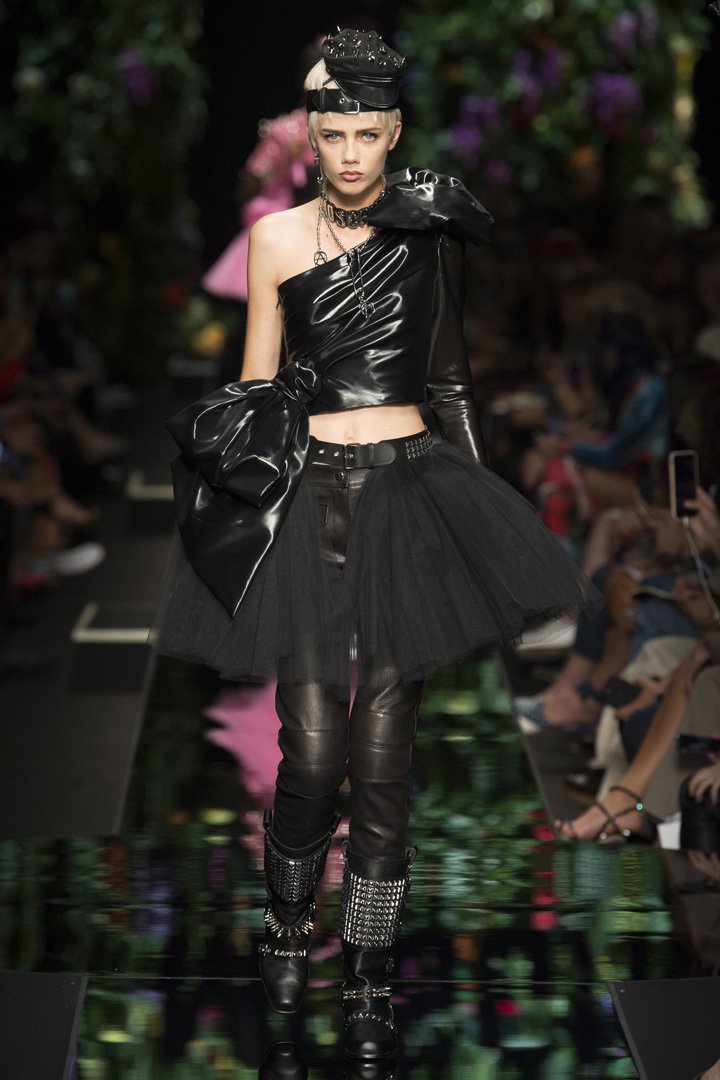 Moschino（莫斯其诺）2025米兰时装周时装秀