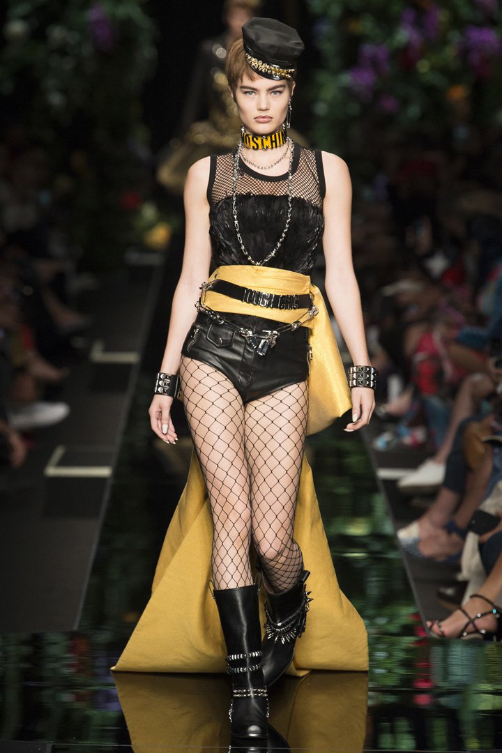 Moschino（莫斯其诺）2025米兰时装周时装秀