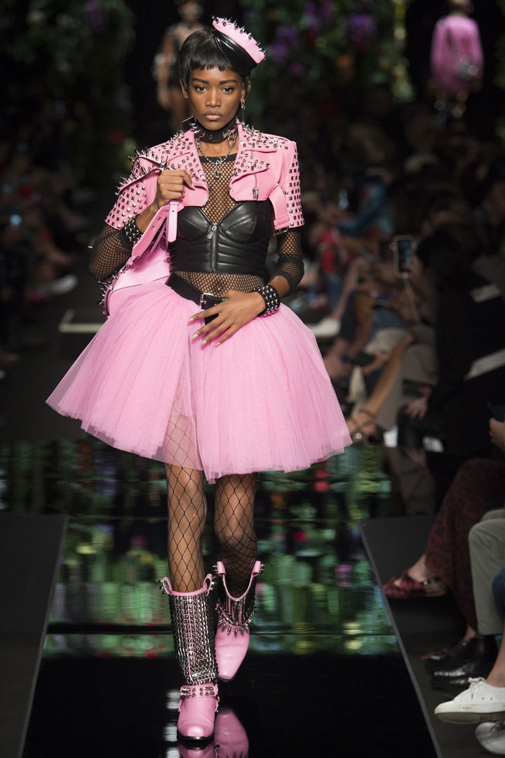 Moschino（莫斯其诺）2025米兰时装周时装秀