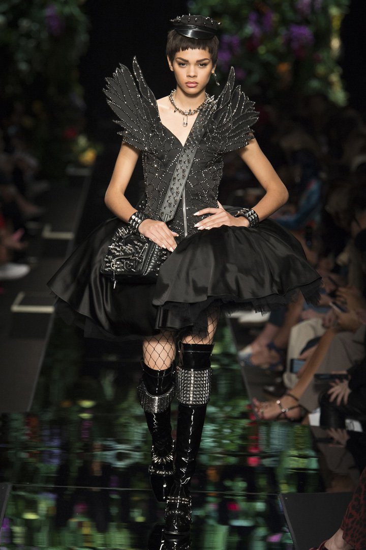 Moschino（莫斯其诺）2025米兰时装周时装秀