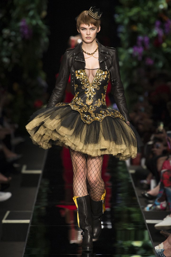 Moschino（莫斯其诺）2025米兰时装周时装秀