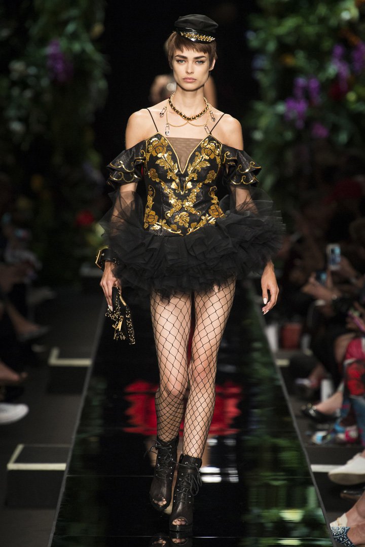 Moschino（莫斯其诺）2025米兰时装周时装秀