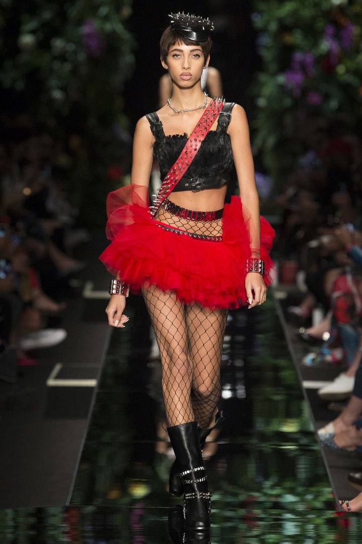 Moschino（莫斯其诺）2025米兰时装周时装秀