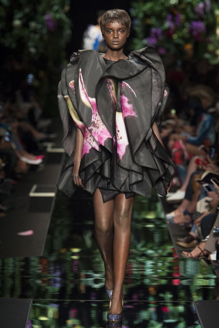 Moschino（莫斯其诺）2025米兰时装周时装秀