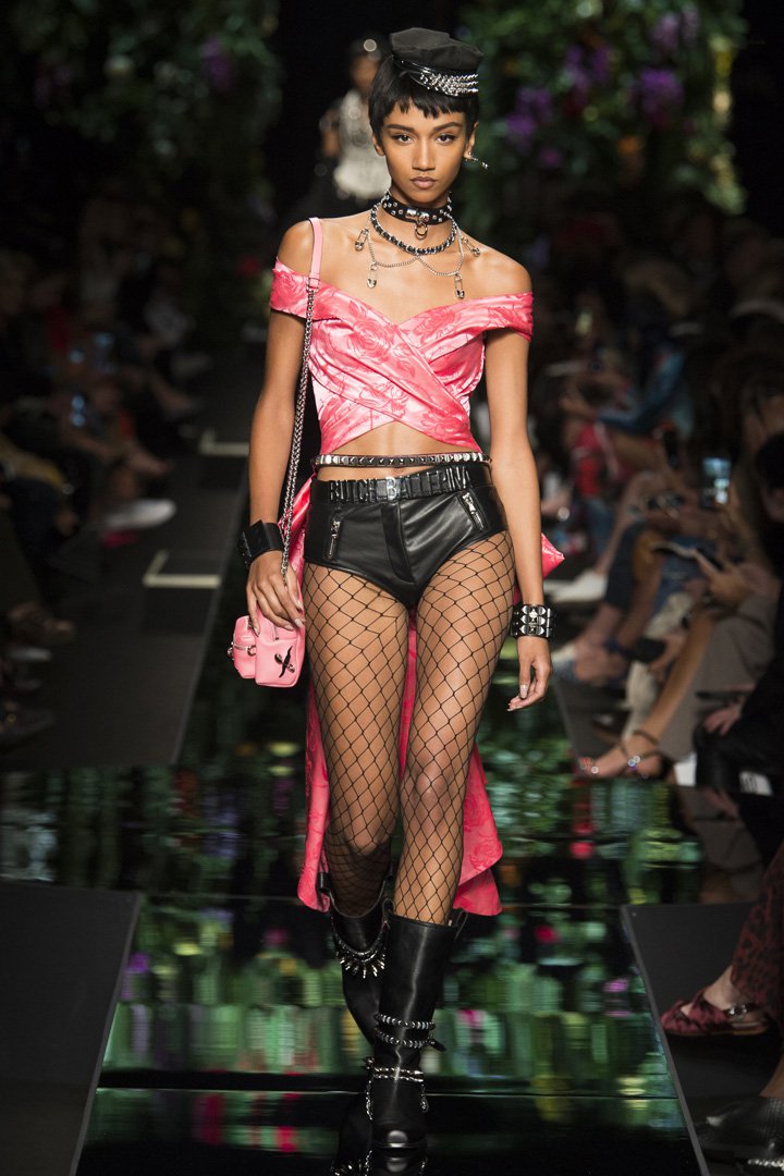 Moschino（莫斯其诺）2025米兰时装周时装秀