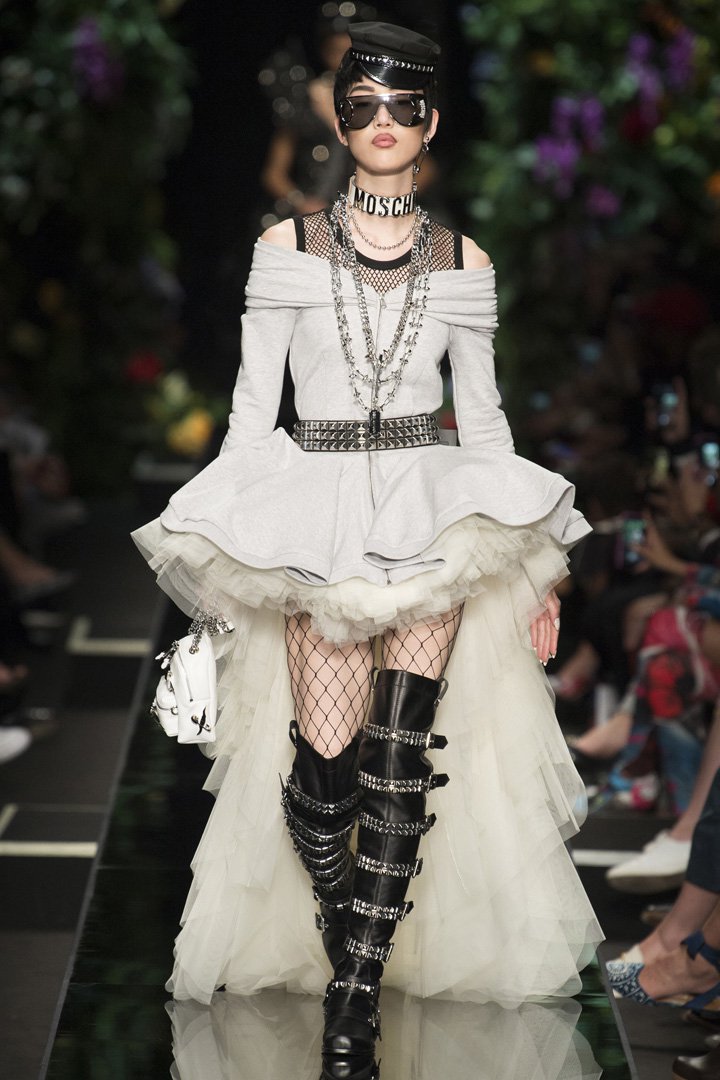 Moschino（莫斯其诺）2025米兰时装周时装秀