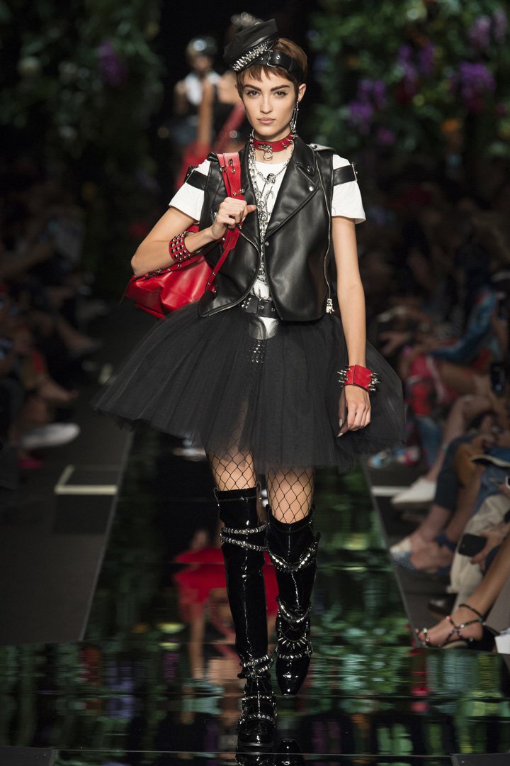 Moschino（莫斯其诺）2025米兰时装周时装秀