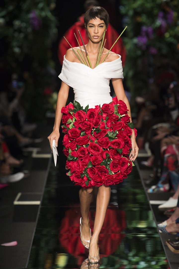 Moschino（莫斯其诺）2025米兰时装周时装秀