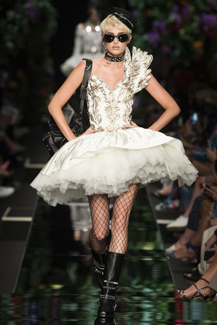 Moschino（莫斯其诺）2025米兰时装周时装秀