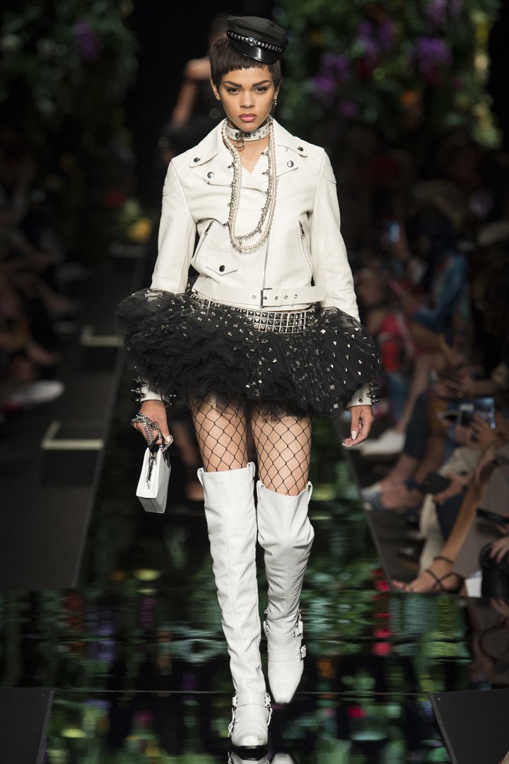 Moschino（莫斯其诺）2025米兰时装周时装秀