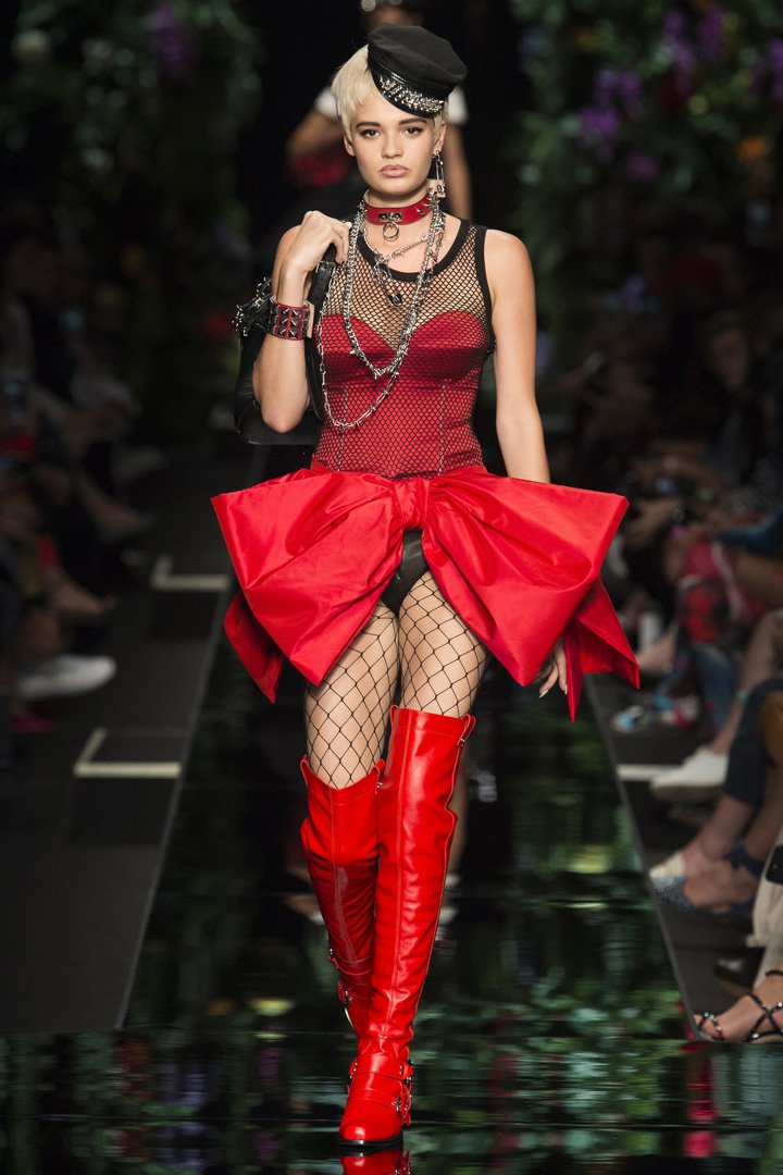 Moschino（莫斯其诺）2025米兰时装周时装秀