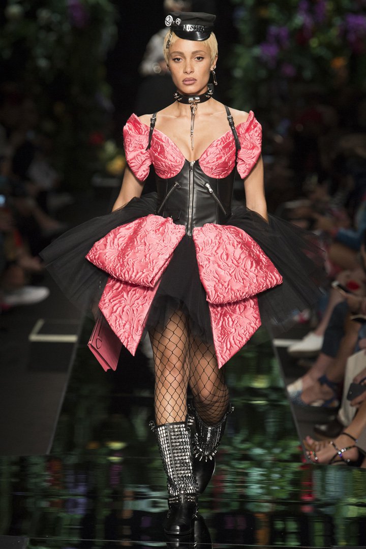 Moschino（莫斯其诺）2025米兰时装周时装秀