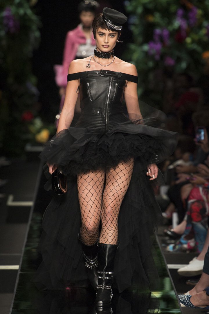 Moschino（莫斯其诺）2025米兰时装周时装秀