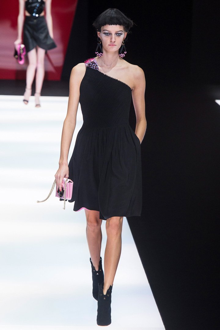 Giorgio Armani（乔治·阿玛尼）2025米兰时装周时装秀