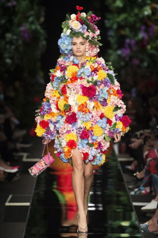 Moschino（莫斯其诺）2025米兰时装周时装秀