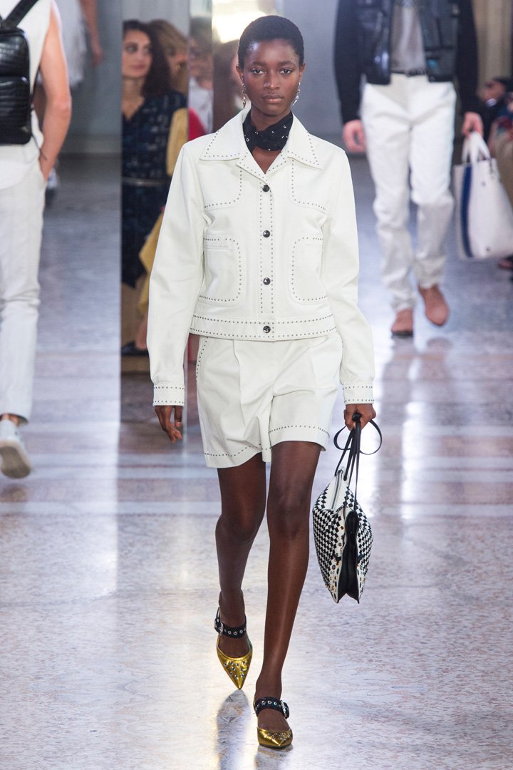 Bottega Veneta 2025米兰时装周时装秀